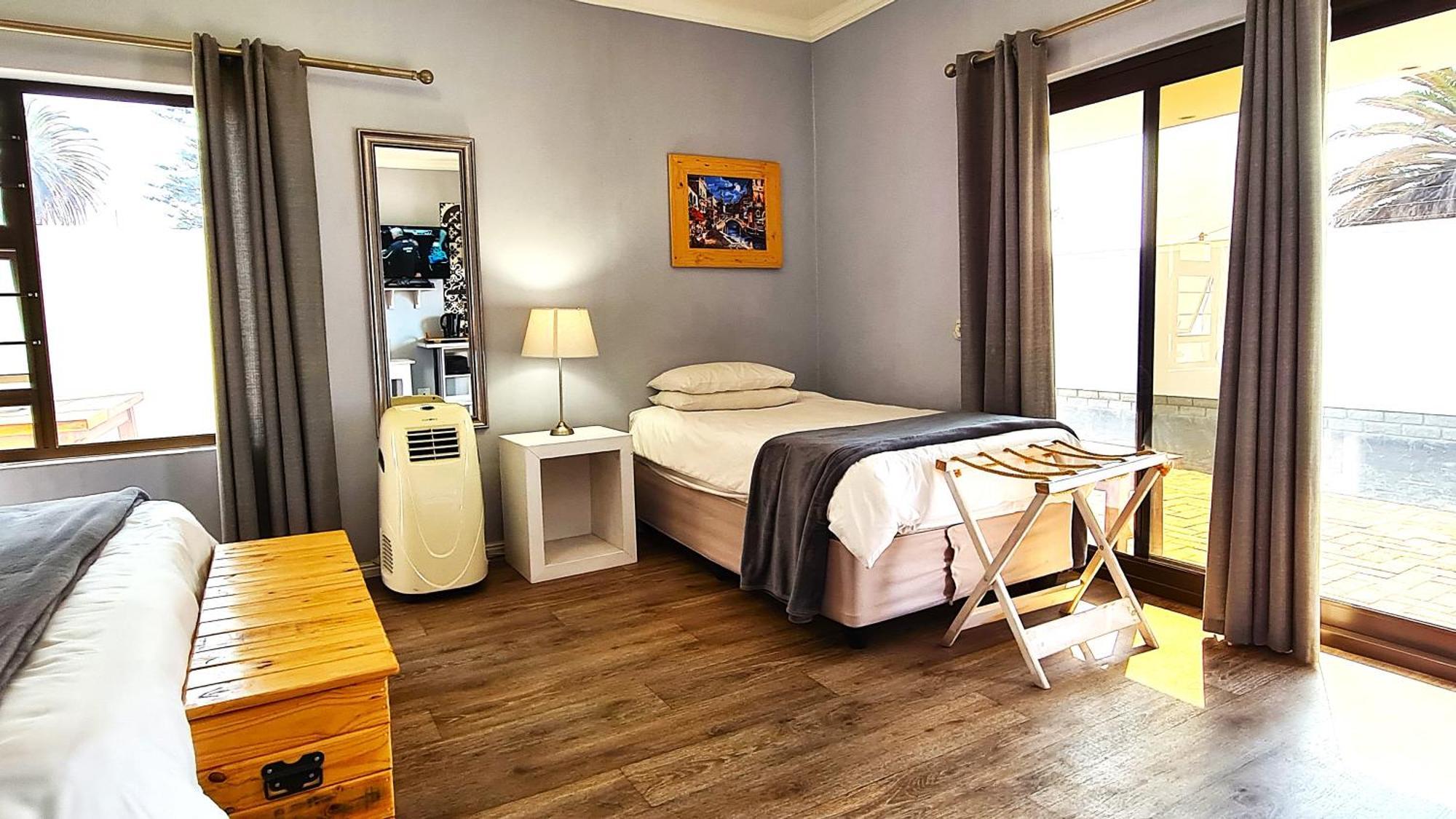 Tiende Laan Bed & Breakfast And Self-Catering Walvis Bay Exterior foto